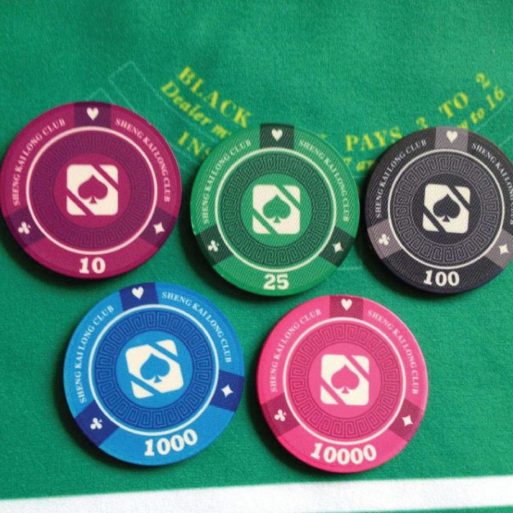 Slot machine display with colourful reels